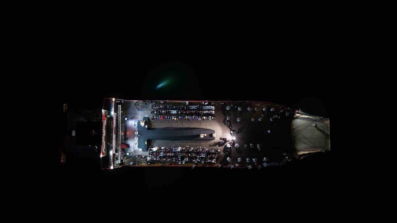 Türkiye’de Bir İlk: Pertek’te Keban Baraj Gölü Üzerindeki Feribotta Tarihi Defile