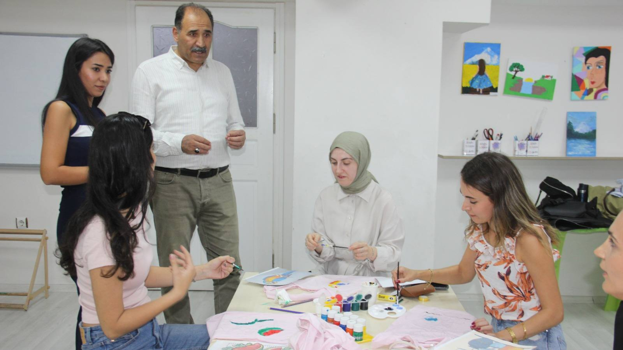Iğdır'da Öğretmen Akademisi Şenliği: Mesleki Gelişim ve Yeni Metotlar İçin 10 Farklı Atölye