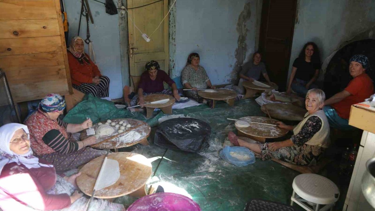 Artvin’de Asırlık Kış Hazırlığı: Kadınlar İmeceyle Lezzet ve Dayanışma Geleneğini Yaşatıyor