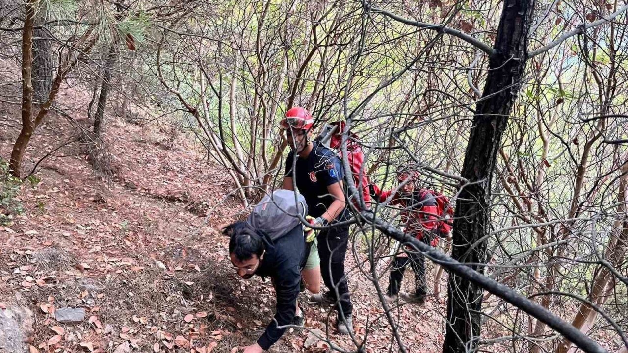 İzmir'de Korku Dolu Anlar: Balçova Terapi Ormanları'nda Mahsur Kalan Üç Genç Kurtarıldı