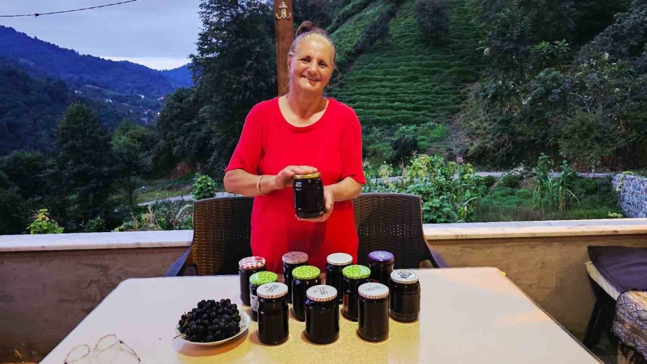 Artvinli Kadınlar Odun Ateşinde Pekmez Kaynatıyor: Kuşaktan Kuşağa Aktarılan Tatlı Gelenek