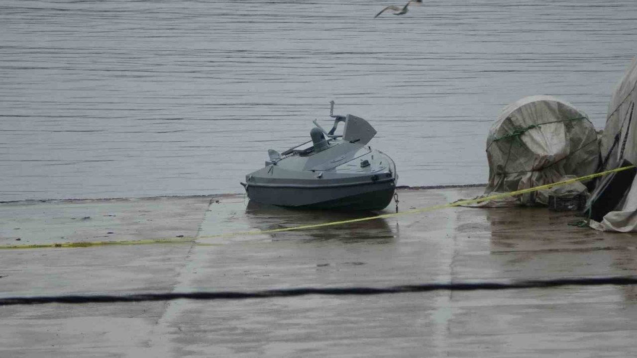 Karadeniz’de Alarm: Balıkçılar Bomba Yüklü Olduğu Şüphelenilen İnsansız Deniz Aracı Buldu