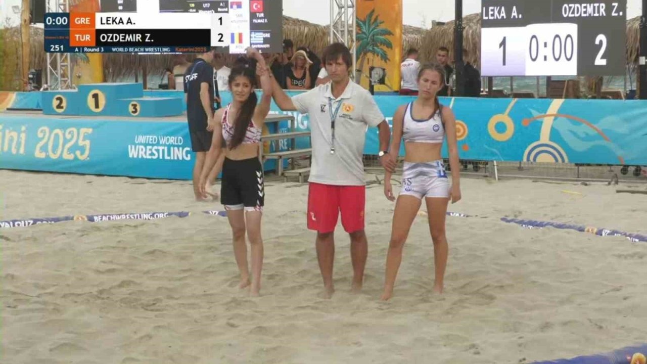 Hakkarili Milli Sporcu Zehra Özdemir Plaj Güreşi Dünya 6'ncısı Oldu