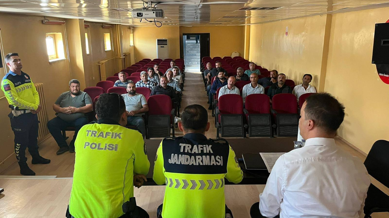 Karakoyunlu’da Okul Servis Şoförlerine Güvenlik Eğitimi