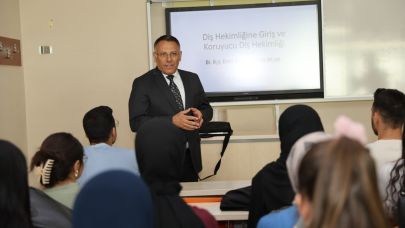 Rektör Gürel, Diş Hekimliği Fakültesi’nin İlk Dersinde Öğrencilerle Buluştu