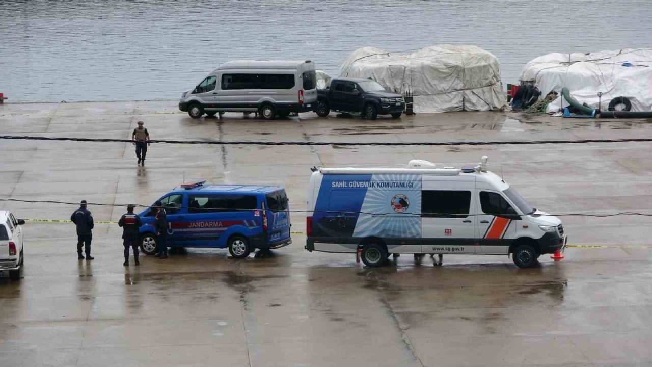 Trabzon Açıklarında Bulunan Yabancı Menşeli İnsansız Deniz Aracı İmha Ediliyor