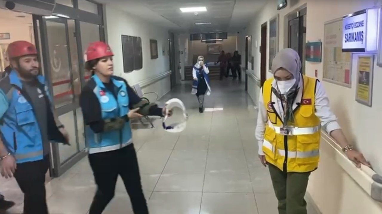 Sarıkamış’ta Devlet Hastanesi’nde Gerçeği Aratmayan Yangın Tatbikatı