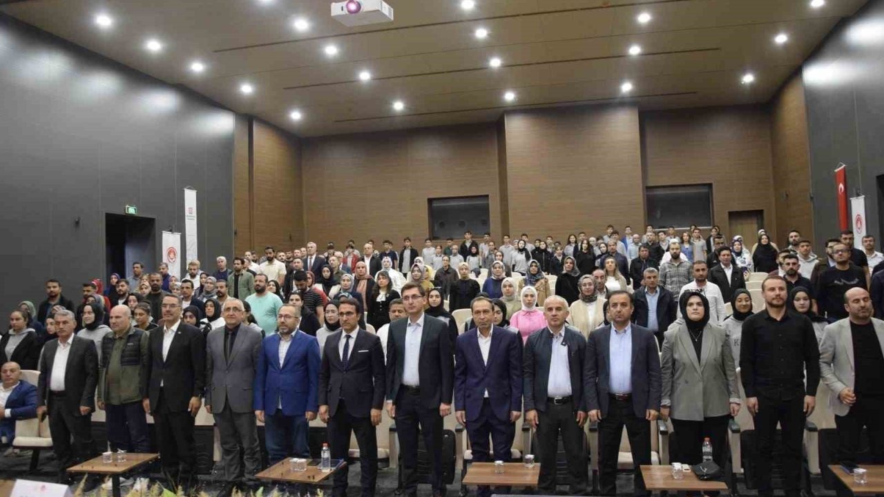 Muş’ta “Aile Bağlarını Güçlendiren Değerler” Semineri Düzenlendi