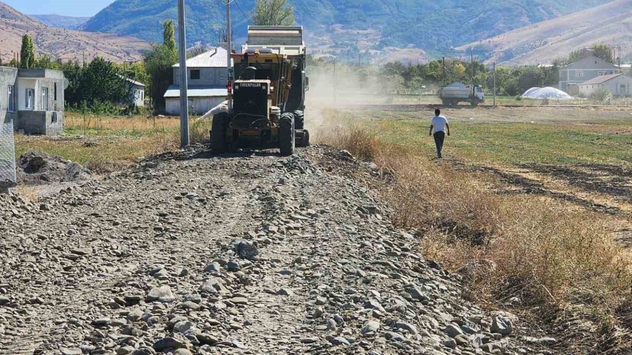 Muş İl Özel İdaresi, Köy Yollarını Daha Güvenli ve Konforlu Hale Getiriyor
