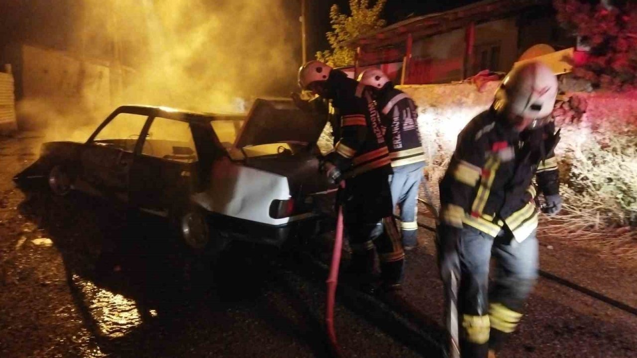 Erzurum’da Otomobil Alev Alev Yandı