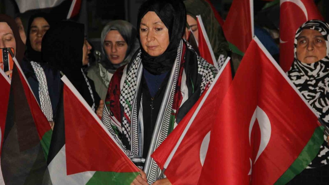 Yüzlerce vatandaş İsrail’i protesto etti