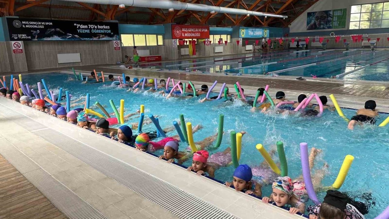 Muş’ta &quot;Yüzme Bilmeyen Kalmasın&quot; Projesiyle Yüzlerce Çocuk ve Genç Suyla Buluşuyor