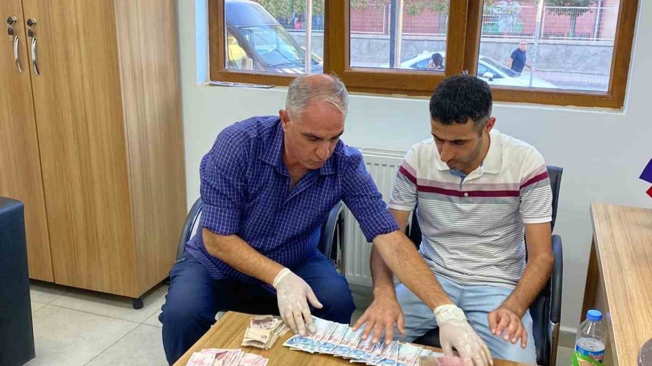 Elazığ&#039;da Zabıta Operasyonu: Dilencinin Üzerinden 3 Saatte 1.950 TL Çıktı