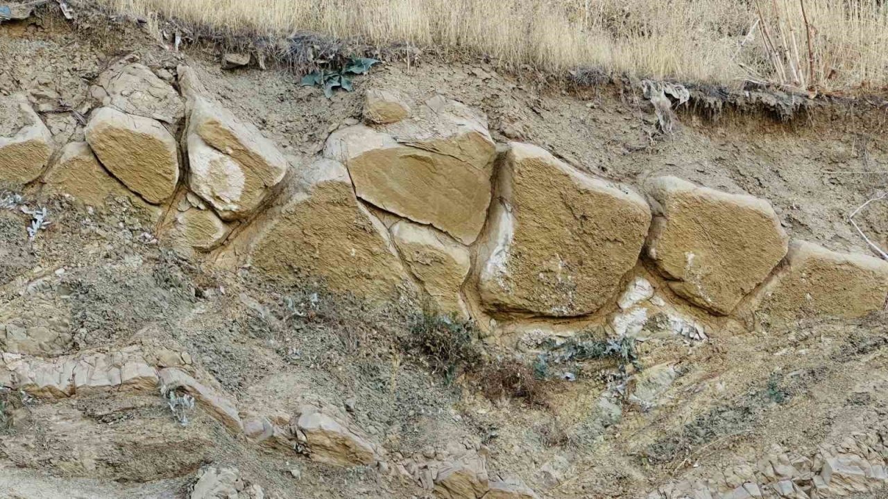 Yüksekova Sanayi Sitesinde Gizemli Tarihi Buluntu: Esnaf İnceleme İstiyor