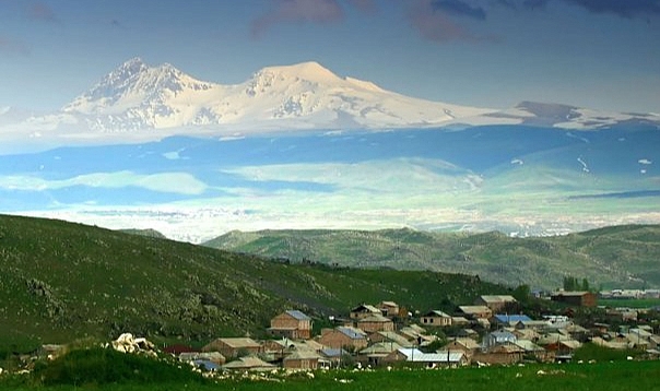 Ağrı ile Alagöz: Hasretle Bakan İki Bacı Dağ