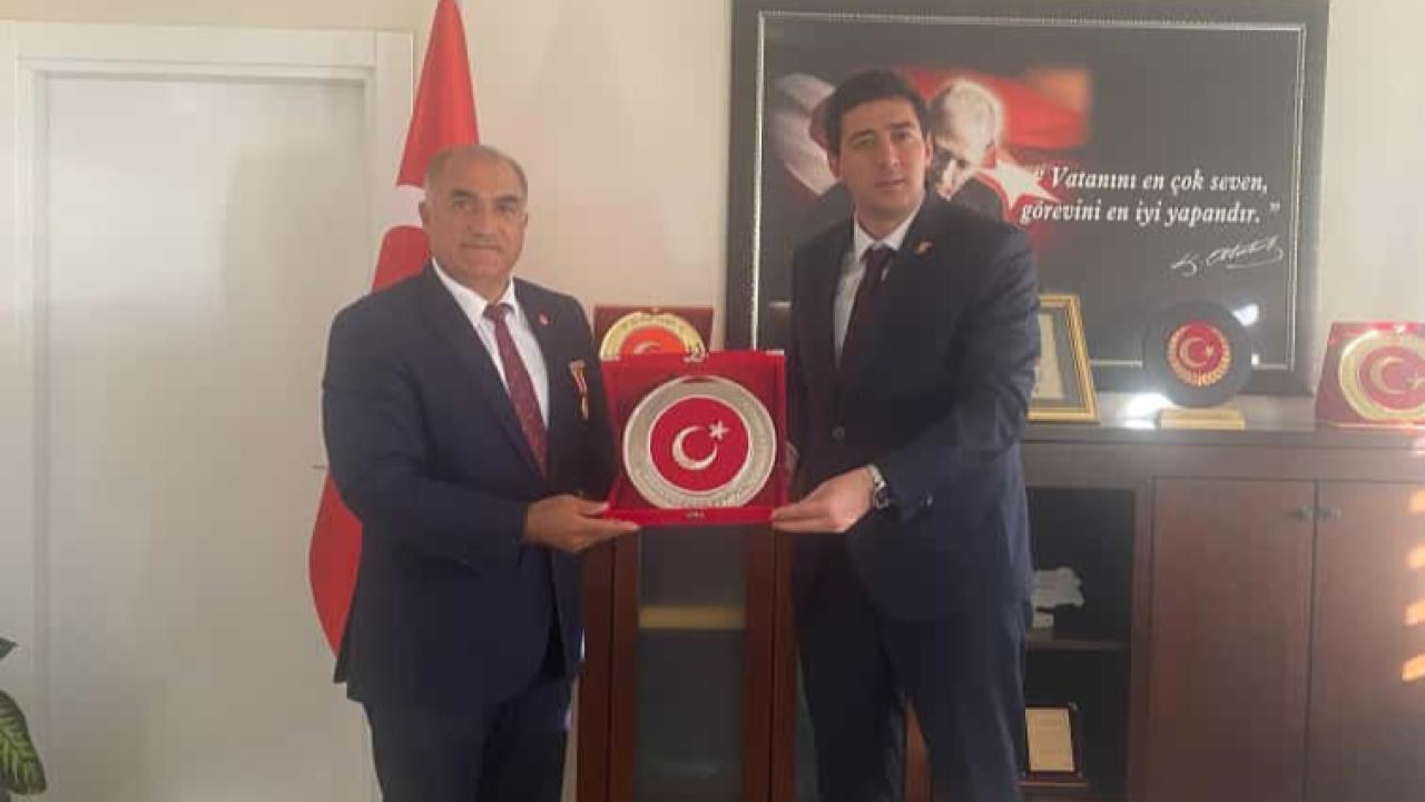 15 Temmuz Dernek Başkanı Güzelkaya&#039;dan Kaymakam Erdoğan&#039;a &quot;Hayırlı Olsun&quot; Ziyareti