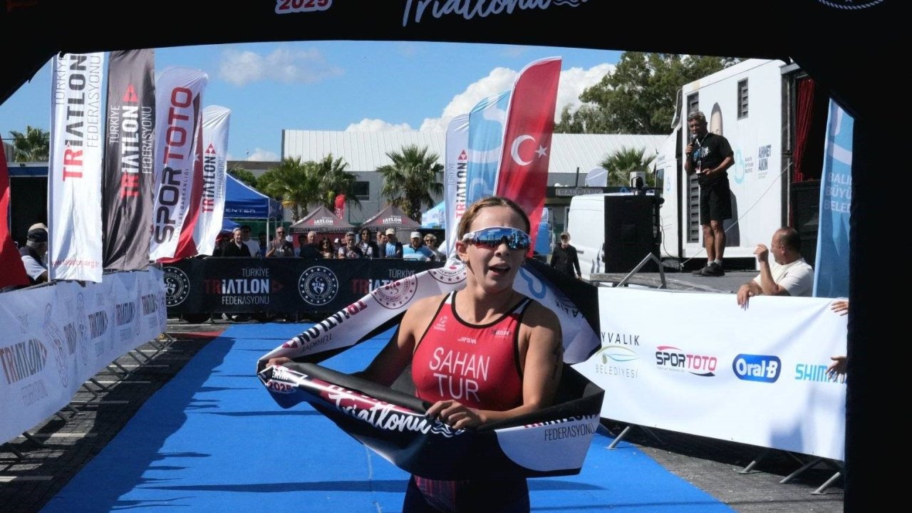 2025 Ayvalık Triatlonu Türkiye Kupası Finali sona erdi