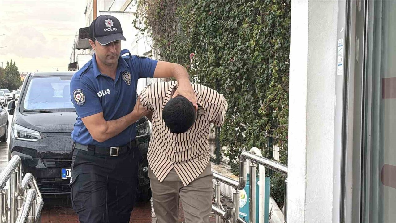 Adana’da Çakarlı Otomobille Kendini Polis Olarak Tanıtan Şüpheli Tutuklandı
