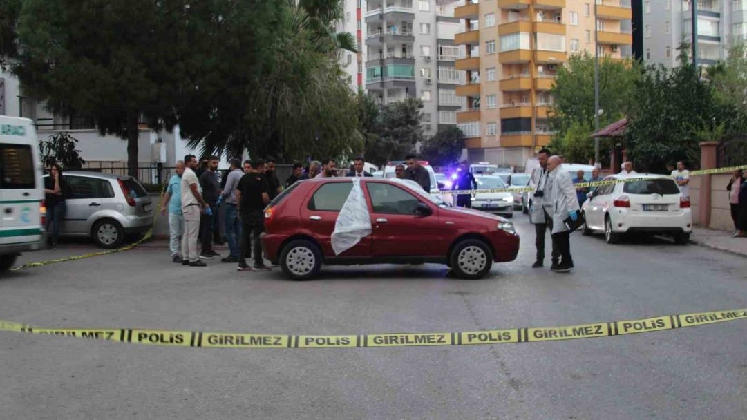 Adana&#039;da Cinayet Şüphesi: Otomobilde Ölü Bulunan Adamı, Yasak İlişki Yaşadığı Kadının Oğlu Darp Etmiş