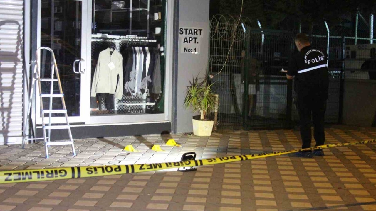 Adana’da Giyim Mağazasına EYP Atıldı: Facia İş Yerinin Kapalı Olması Sayesinde Önledi