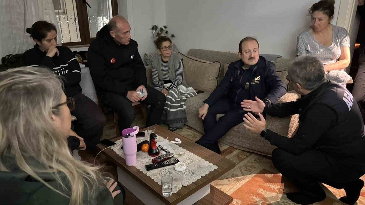 AFAD Başkanı Pehlivan, Sel Felaketi Yaşanan Foça&#039;da İncelemelerde Bulundu