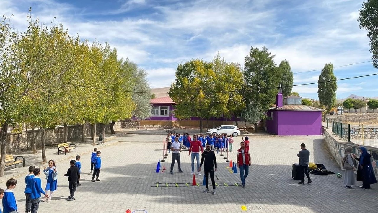 Ağrı Diyadin&#039;de &quot;Merkezim Her Yerde&quot; Projesiyle Çocuklar Sporla Buluştu