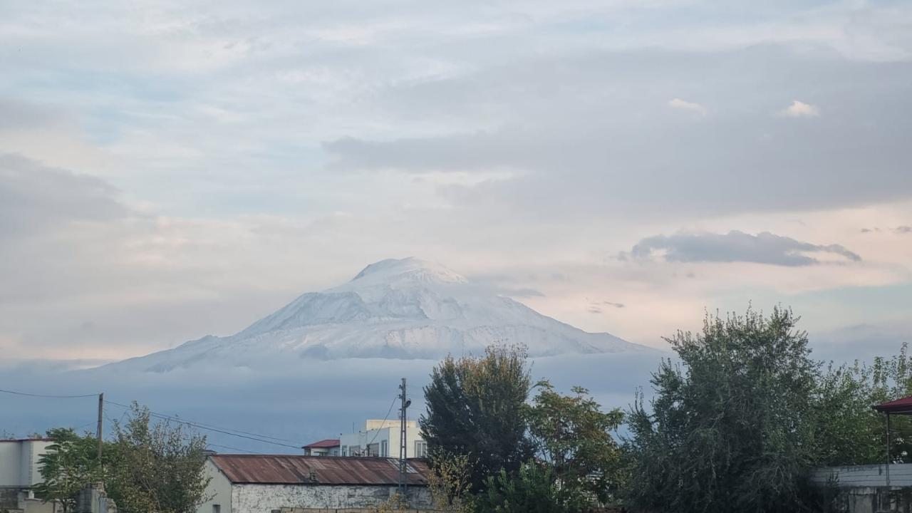 Ağrı ve Aras Dağları Sise Büründü: Iğdır&#039;da Kartpostallık Manzaralar Ortaya Çıktı