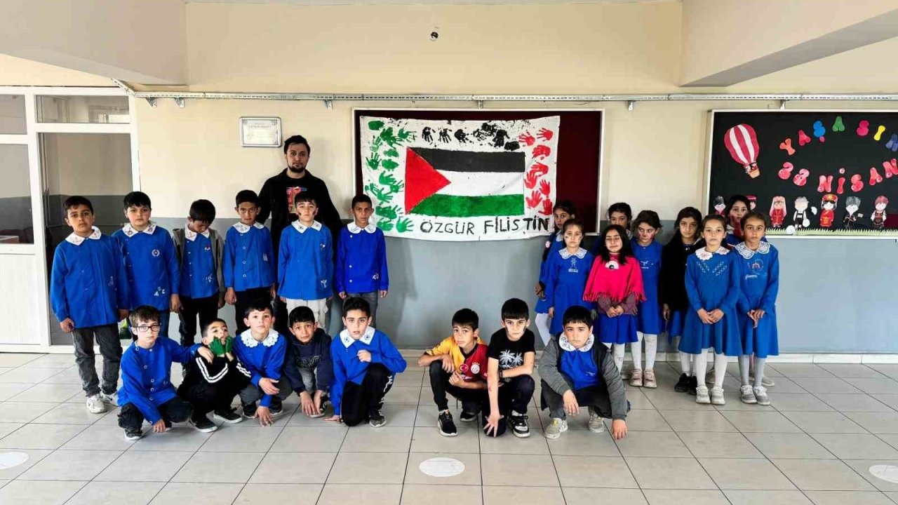 Ağrı'dan Barış Mesajı: Minik Öğrencilerden Filistin İçin Anlamlı Etkinlik