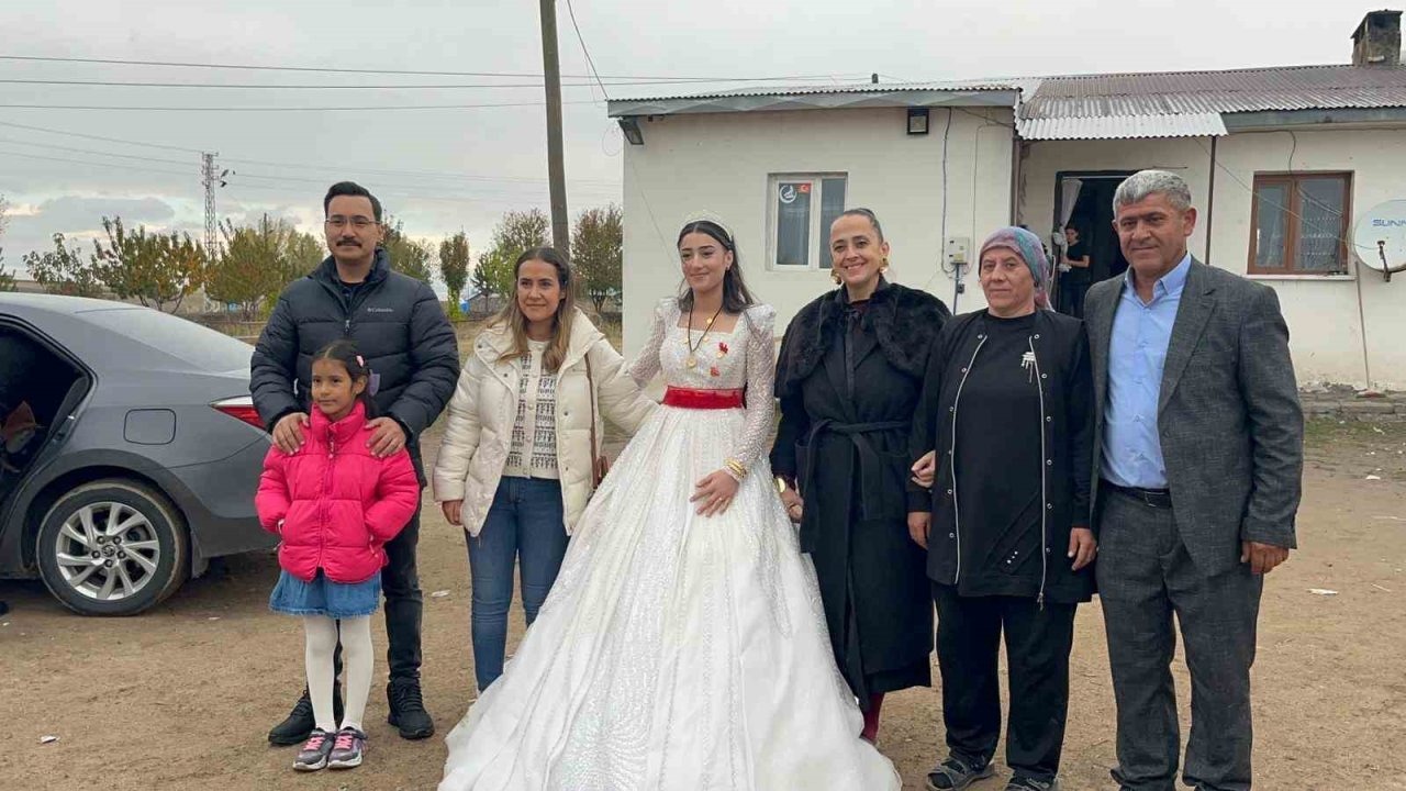 Akyaka Kaymakamı Demirtaş, Köy Düğününde Vatandaşlarla Bir Araya Geldi