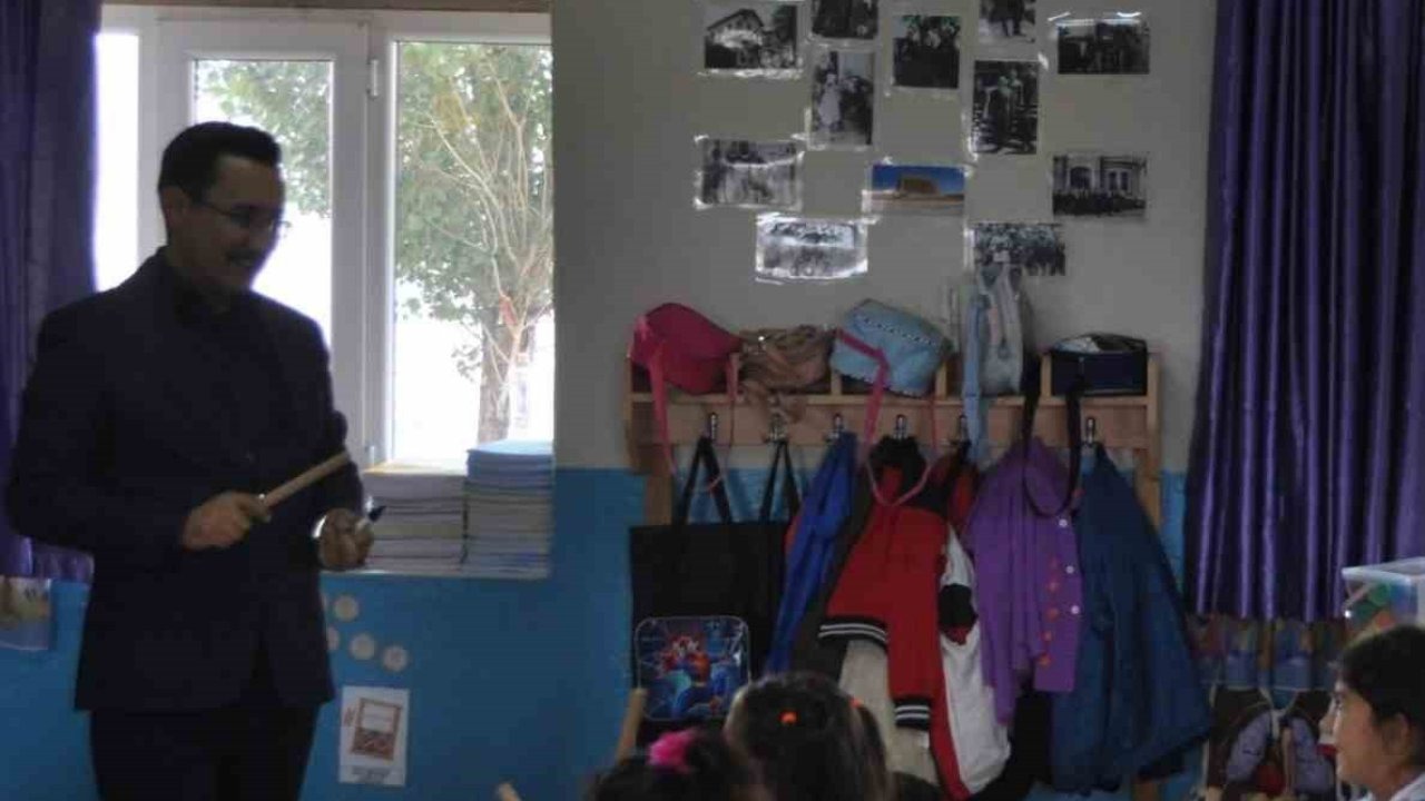 Akyaka Kaymakamı Demirtaş, Köy Okullarını Ziyaret Ederek Sorunları Yerinde Dinliyor