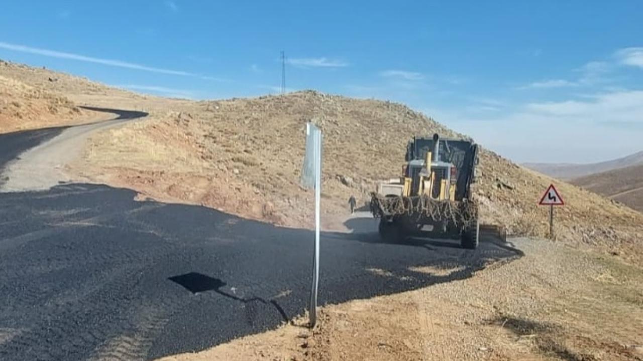 Aliköse Grup Köy Yolunda Asfalt Bakım ve Onarım Çalışmaları Devam Ediyor