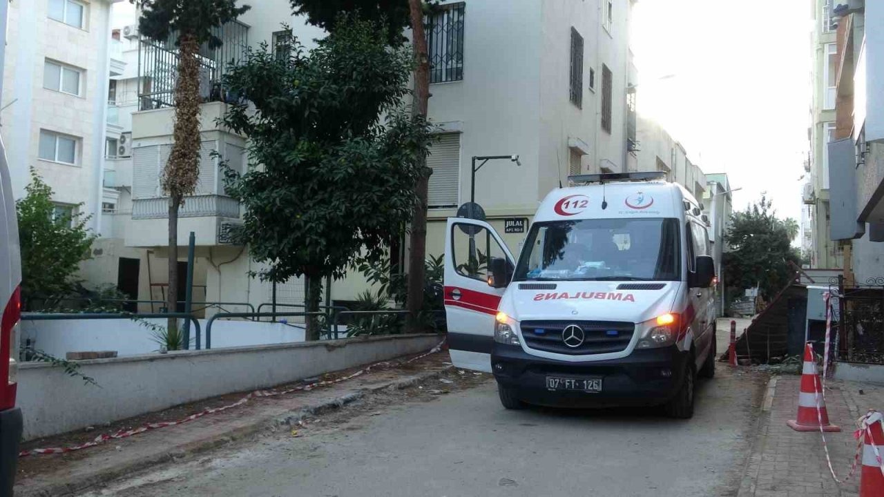 Antalya&#039;da 72 Yaşındaki Avukat Evinde Ölü Bulundu