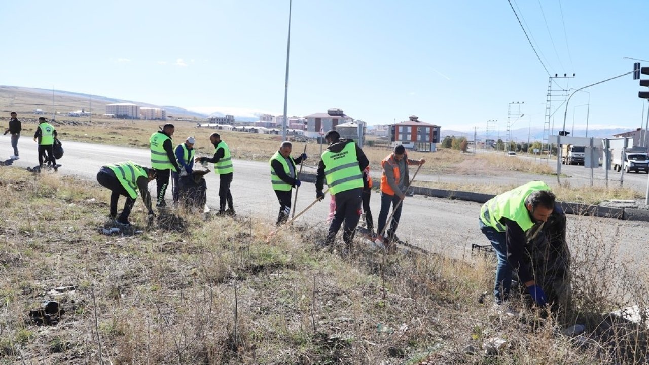 Ardahan Belediyesi’nden Temizlik Seferberliği: Ekiplerin Hummalı Mesaisine Sürücülerden Alkışlı Destek