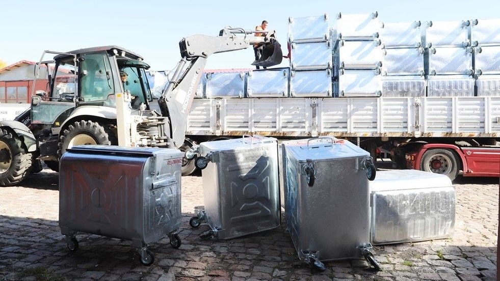 Ardahan Belediyesi&#039;ne TBB&#039;den 100 Adet Çöp Konteyneri Desteği