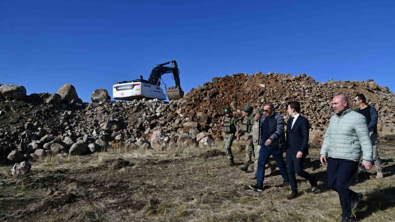 Ardahan Valisi Çiçek&#039;ten Çıldır Sınır Hattı Güvenliği İncelemesi