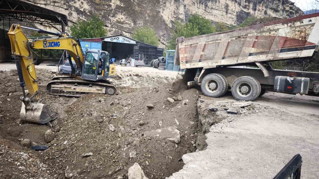 Ardanuç’ta 3 Ton Altın Hayali Sona Erdi: Define Kazısında Hiçbir Şeye Rastlanmadı