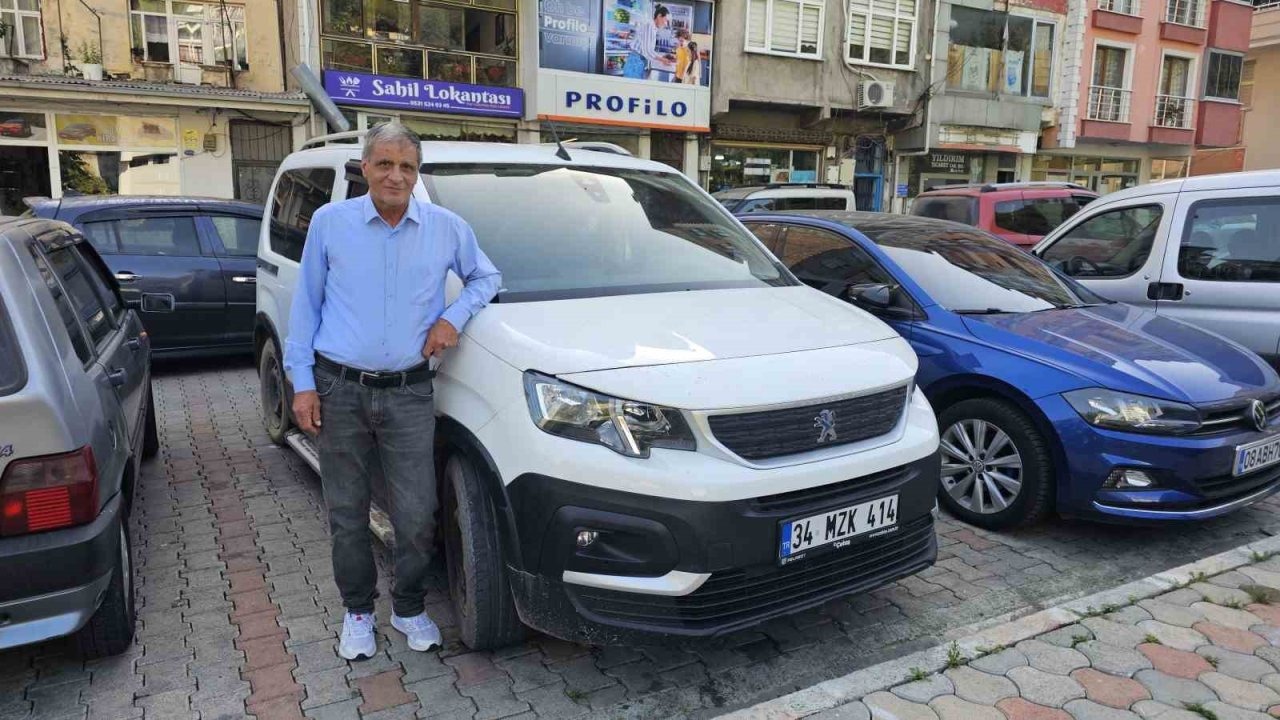 Artvin'de Selzede Vatandaş, Mahsur Kalan Aracını 20 Gün Sonra 30 Bin TL Harcayarak Kendisi Kurtardı