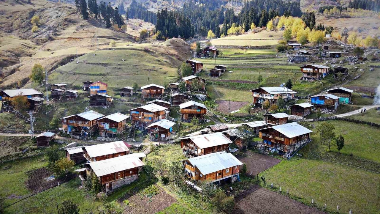 Artvin&#039;in Maden Köyü, Ahşap Mimarisiyle Zamana Meydan Okuyor: Betonlaşmaya Karşı Direniş