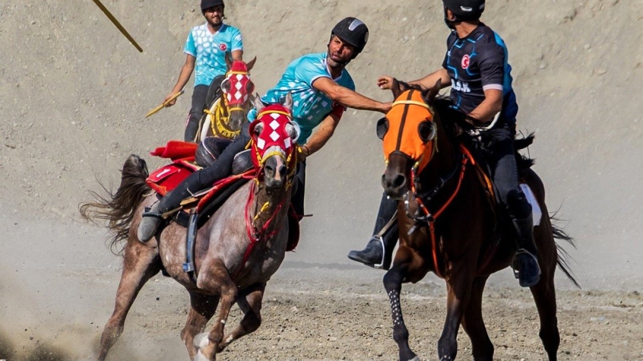 Atlı Cirit Ön Elemeleri Erzincan&#039;da Tamamlandı: İki Takım Yarı Finale Yükseldi