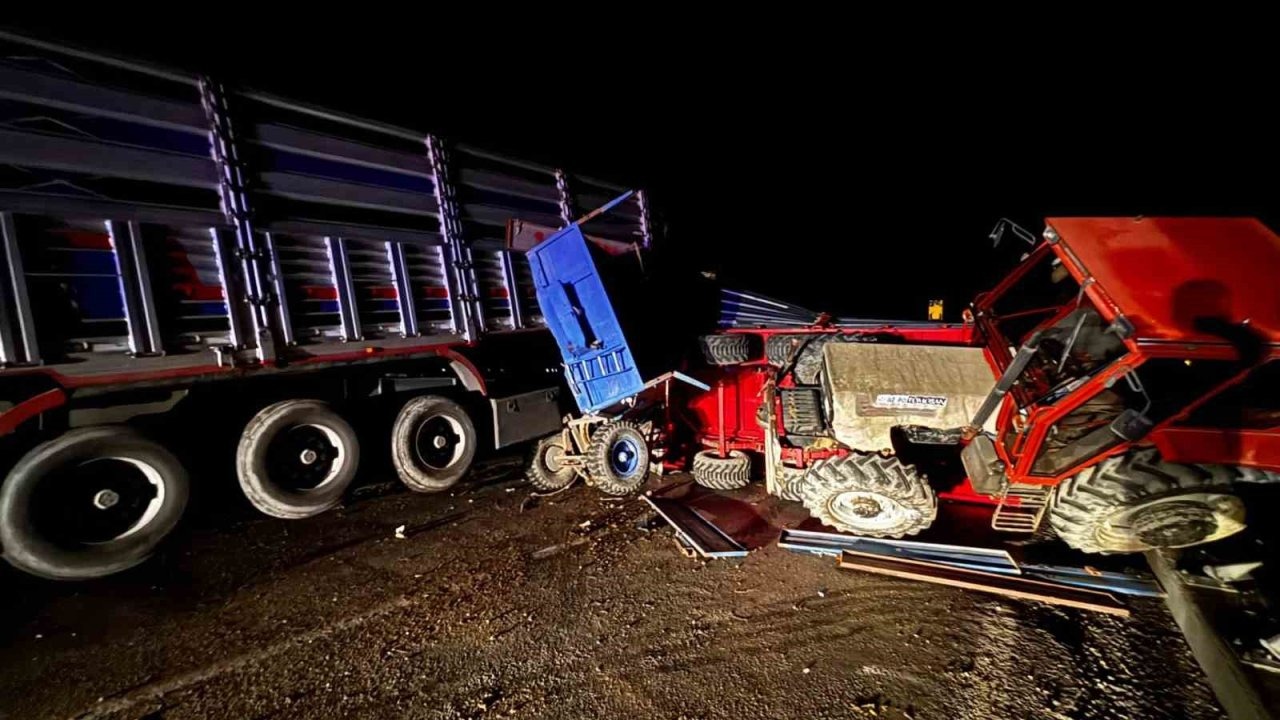 Babaeski&#039;de Köprü Üzerinde Tır ve Traktör Çarpıştı: Yol Bir Süre Kapandı