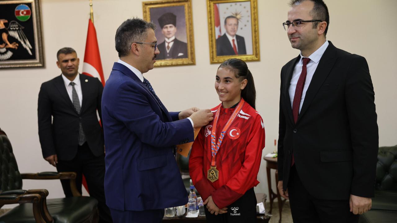 Balkan Şampiyonu Hiranur Uygun’a Vali Turan’dan Ödül