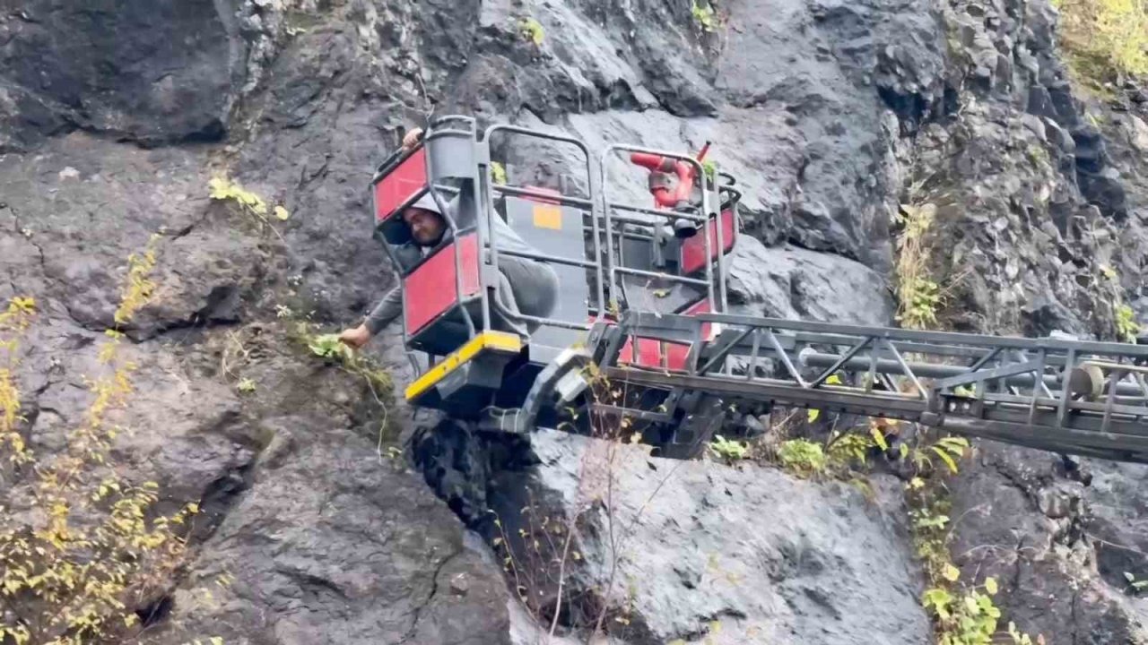 Bartın Amasra’da Paniğe Neden Olan Kabloların Sırrı Çözüldü: 19 Yıllık Dinamit Kalıntıları Çıktı!