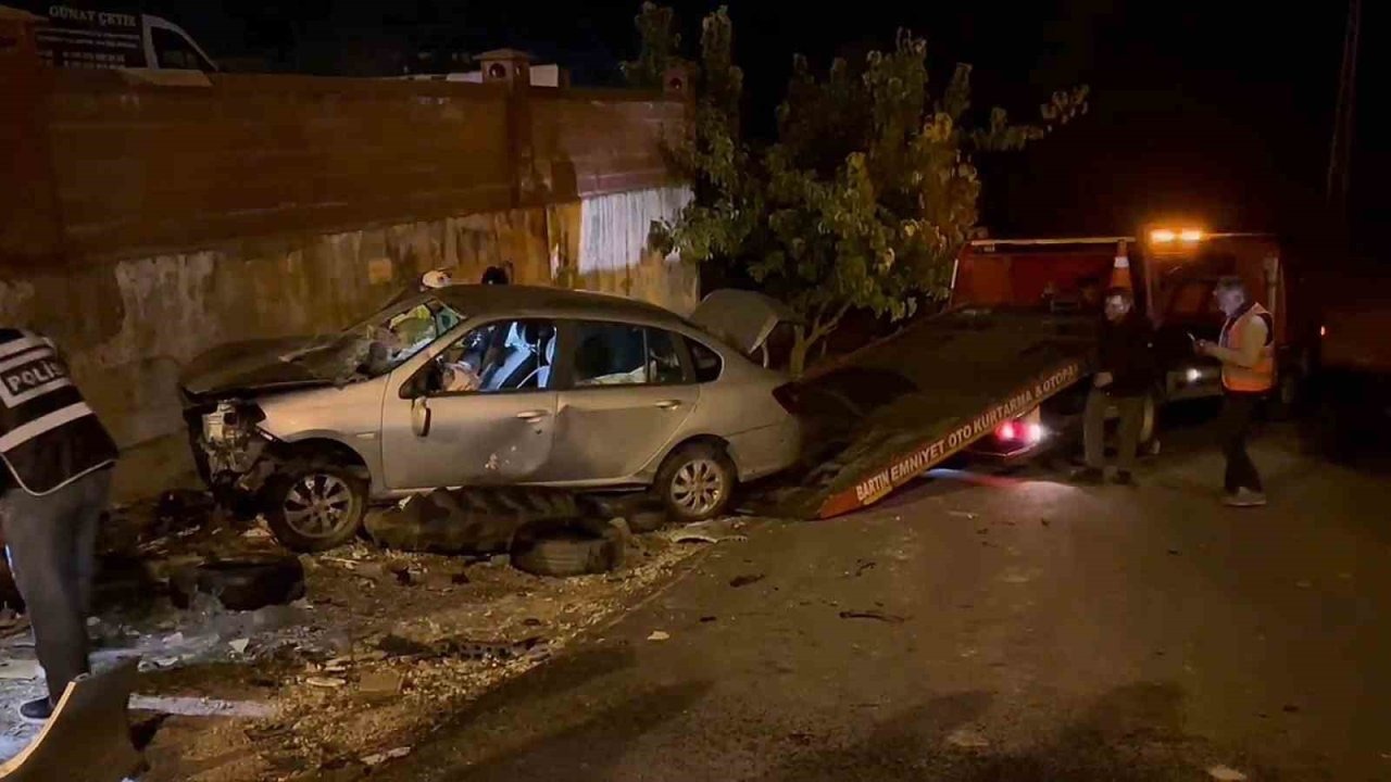 Bartın'da Korkunç Kaza: Otomobil Takla Atıp Tali Yola Düştü, Sürücü Kurtarıldı