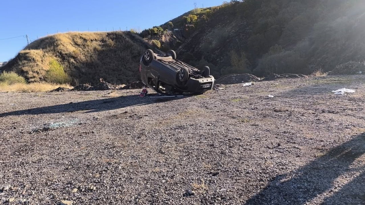 Bingöl-Erzurum Karayolunda Kaza: Hafif Ticari Araç Takla Attı, 5 Kişi Yaralandı