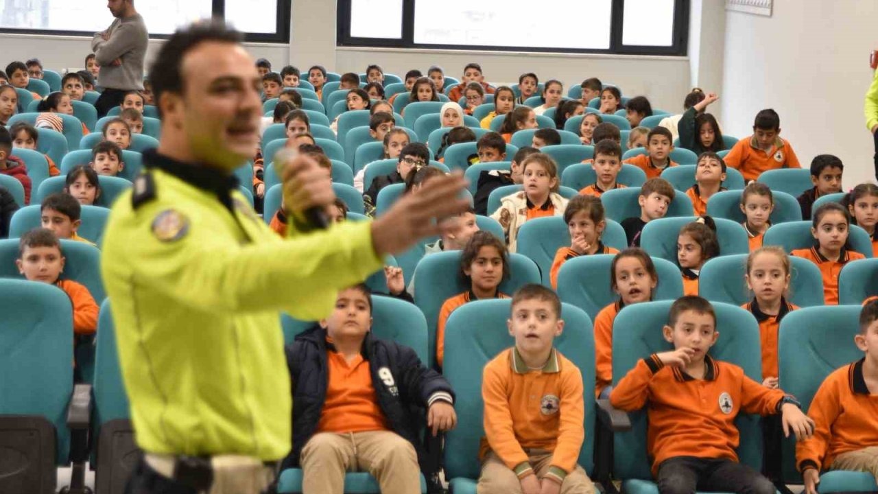 Bitlis’te Trafik Güvenliği Eğitimleri Aralıksız Sürüyor: Hedef 2050’de Sıfır Can Kaybı