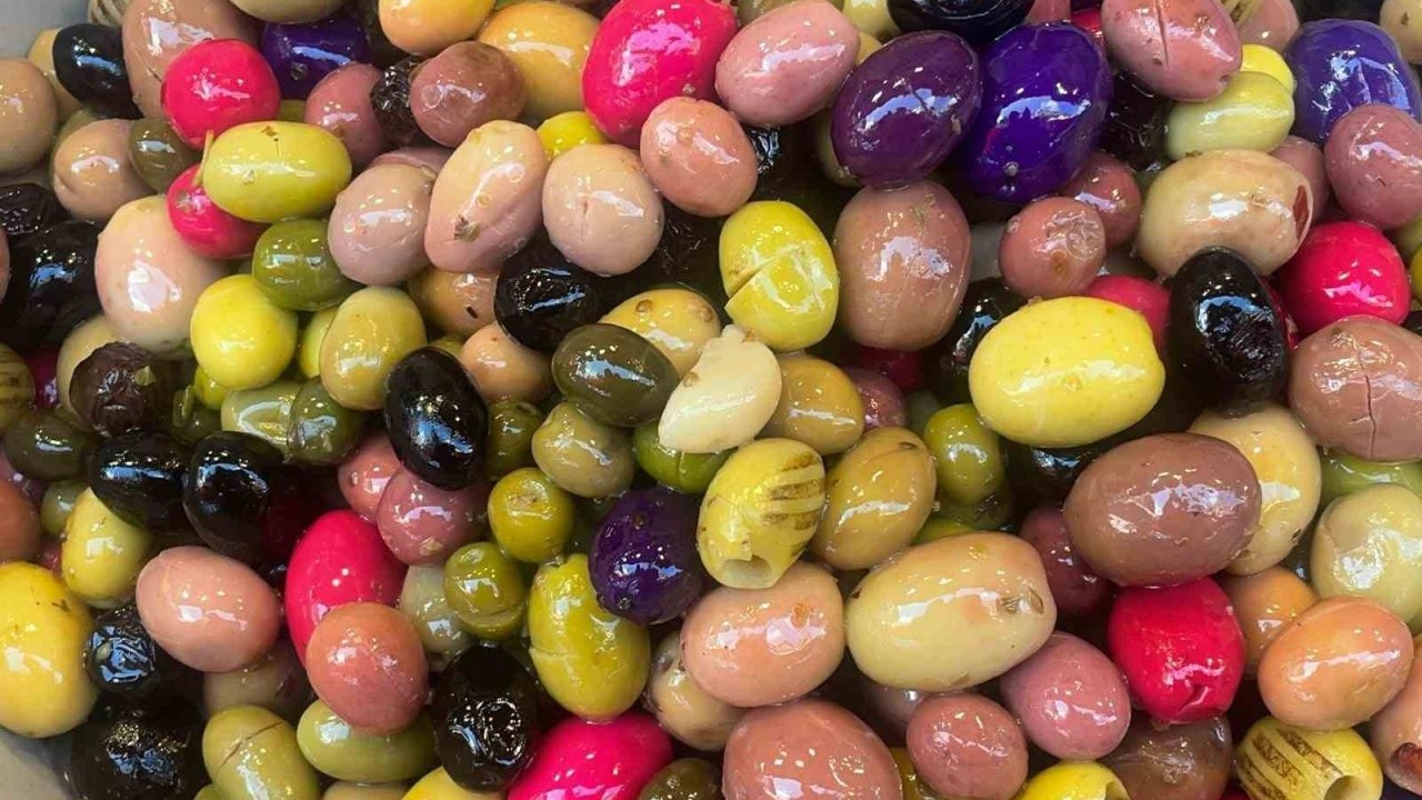 Bursa'da Zeytin Kavgasından Doğan Fikir: Esnaf, Karı-Kocanın Tartışması Üzerine "Osmanlı Karışımı" Zeytin Satmaya Başladı