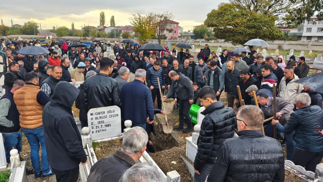 Cafer Çeçen Gözyaşlarıyla Uğurlandı