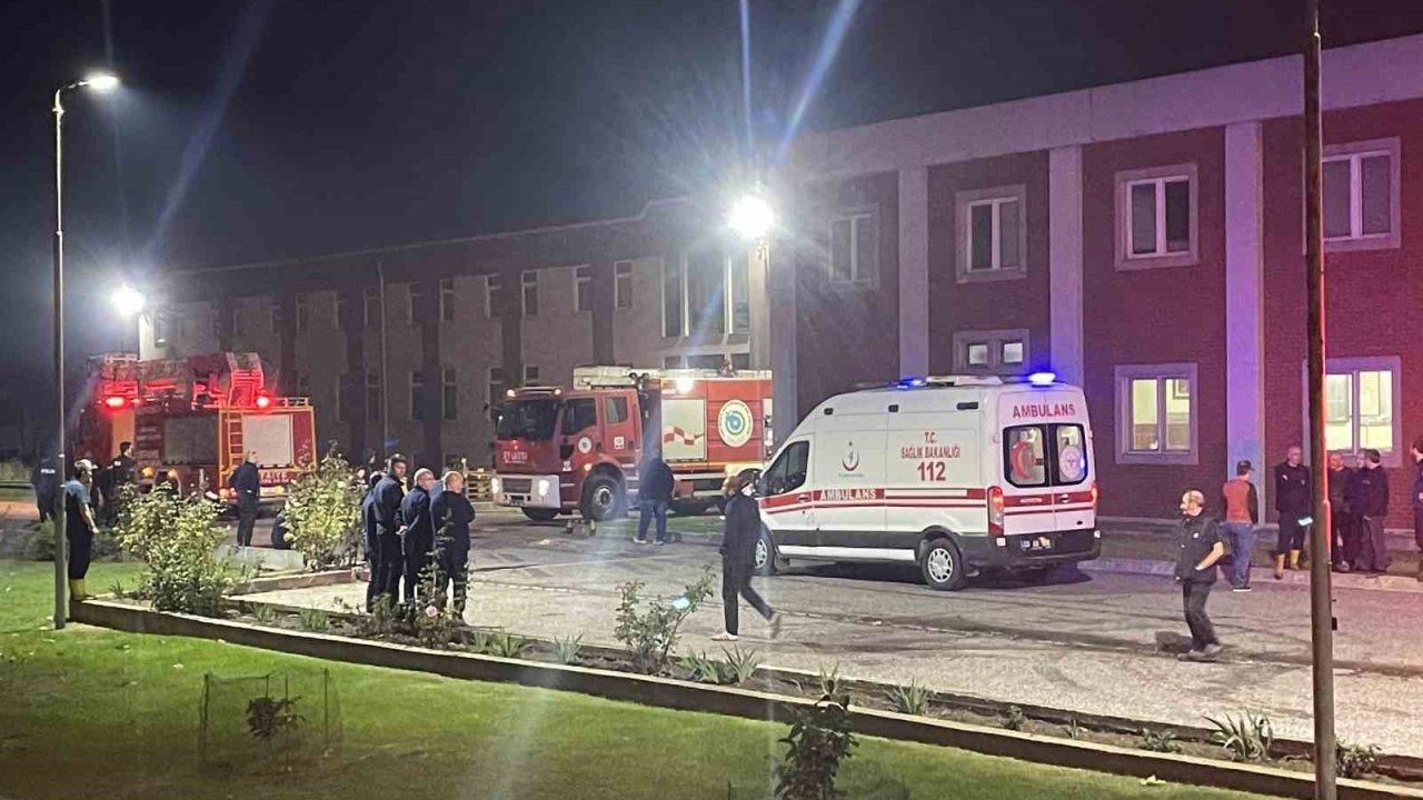 Çerkezköy OSB’de Fabrika Bacasında Yangın: 2 İşçi Dumandan Etkilenerek Hastaneye Kaldırıldı