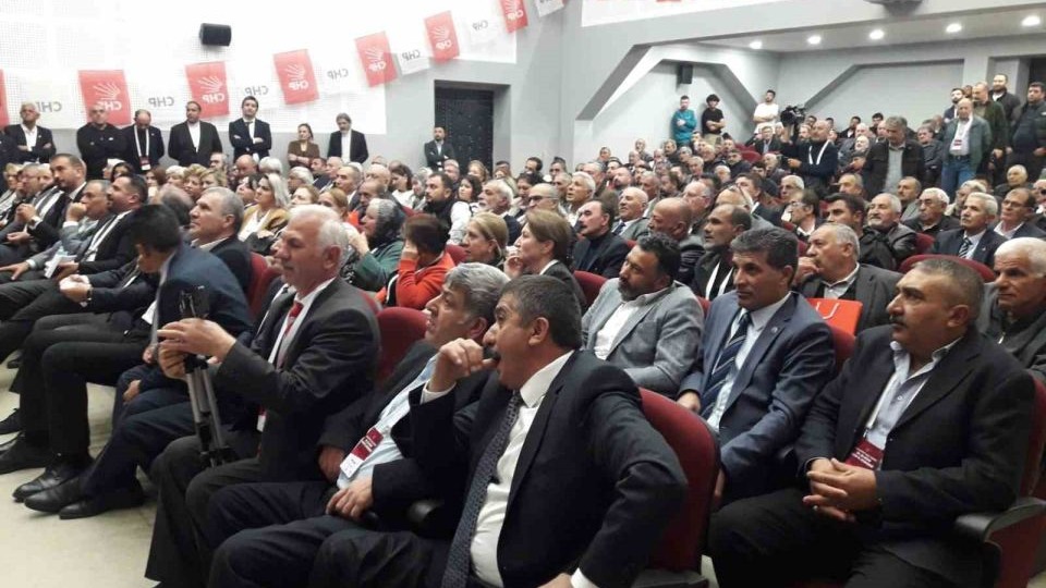 CHP Kars İl Kongresi&#039;ne &#039;Şaibe&#039; İddiaları Damga Vurdu: Gerginlik Tavan Yaptı