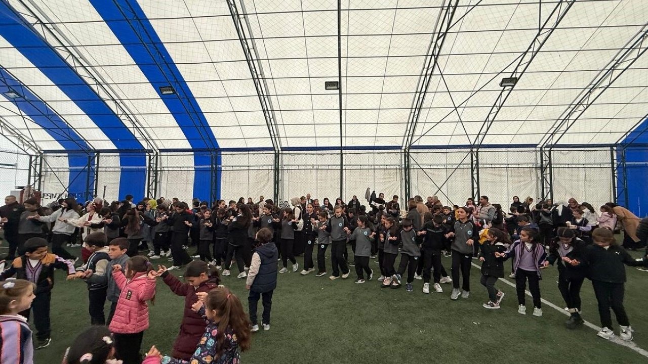 Çıldır İlkokulu&#039;ndan Gazze&#039;ye Destek: &quot;ÇEDES Gazze İçin Seferber&quot; Hayır Çarşısı Düzenlendi